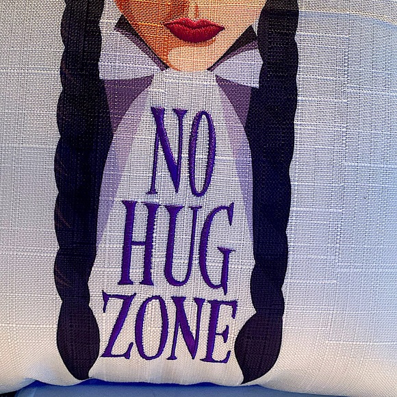NEW WEDNESDAY MGM TELEVISION NO HUG ZONE SUPER SOFT PILLOW - Picture 4 of 10